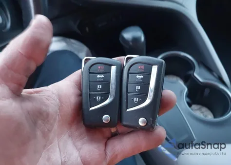 2021 Toyota Camry Se z USA, uszkodzony, nr VIN 4T1G11AKXMU576075